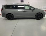Image #8 of 2022 Chrysler Pacifica Touring L